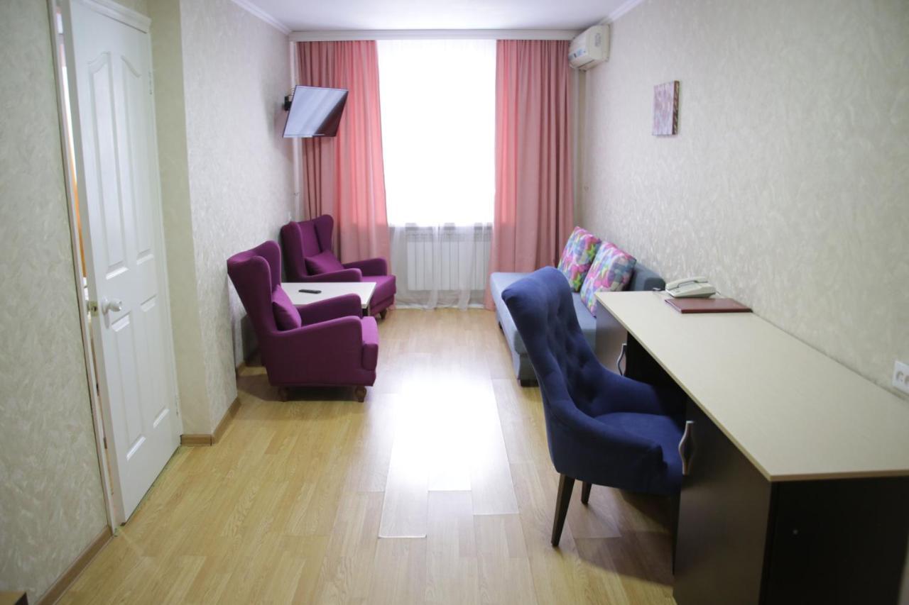City Hotel Ustʼ-Kamenogorsk エクステリア 写真